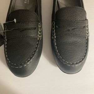 Rockport Women’s Shoes Size 9W. Steel toe, oil/slip resistant New w/tags.